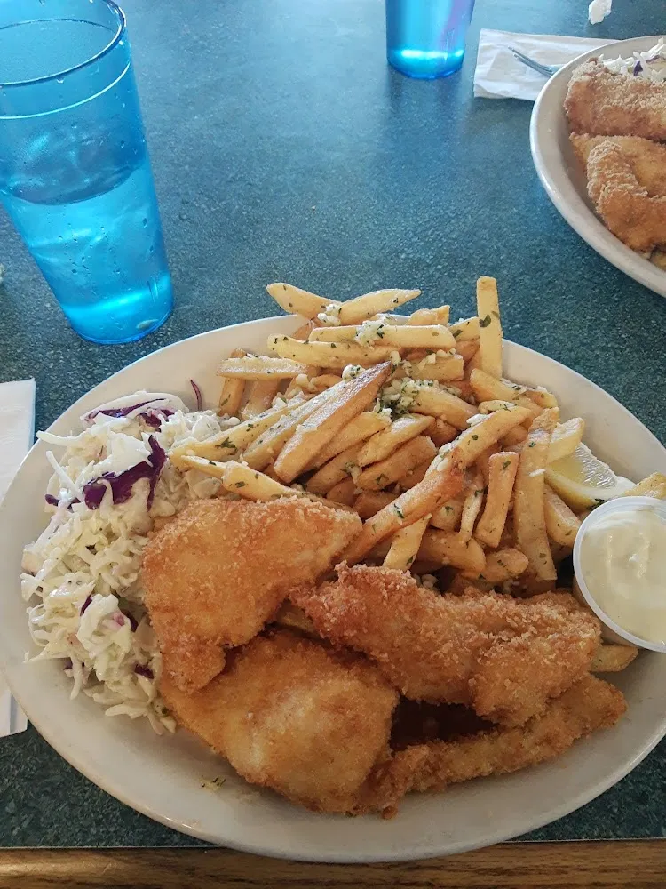 4 Piece Fish and Chips Garlic Fries